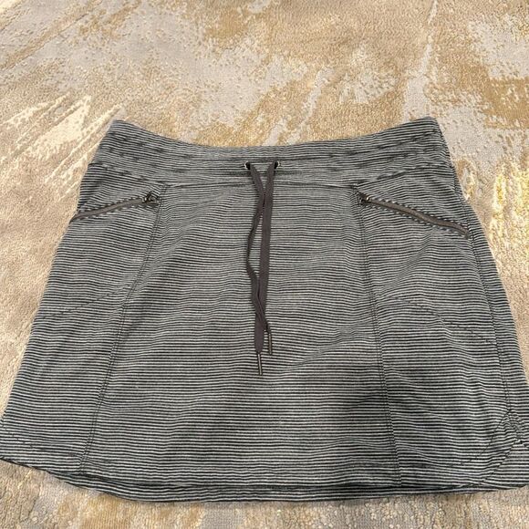 Athleta Womens Metro STRIPE Skort Skirt Shorts medium Gray Heather Active EUC - Picture 2 of 8